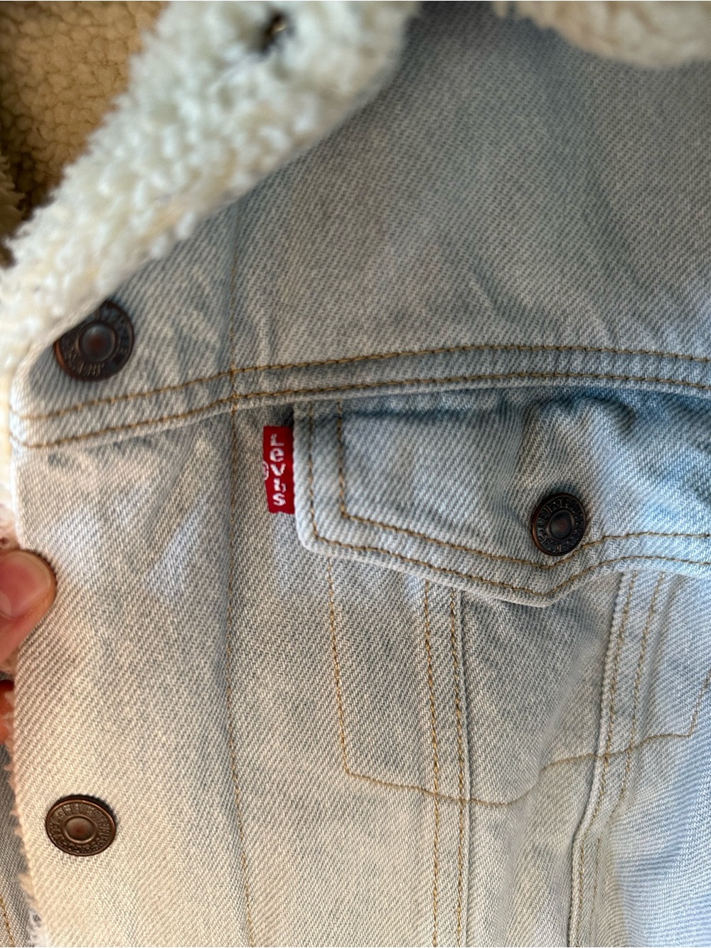 Levi’s Sherpa Ex-Boyfriend Trucker Jacket - Picture 4 of 7